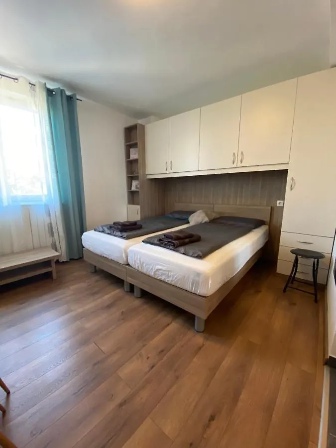 Studio Apartman Mia Tar-Vabriga Guest house